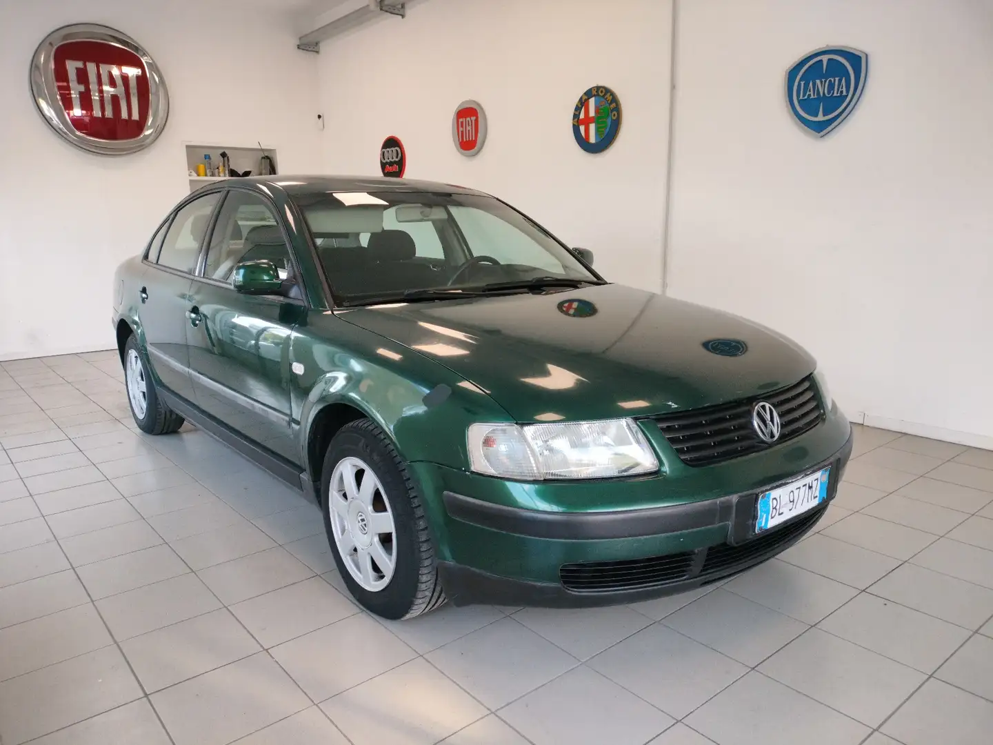 Volkswagen Passat 1.8 TURBO BENZINA Groen - 1