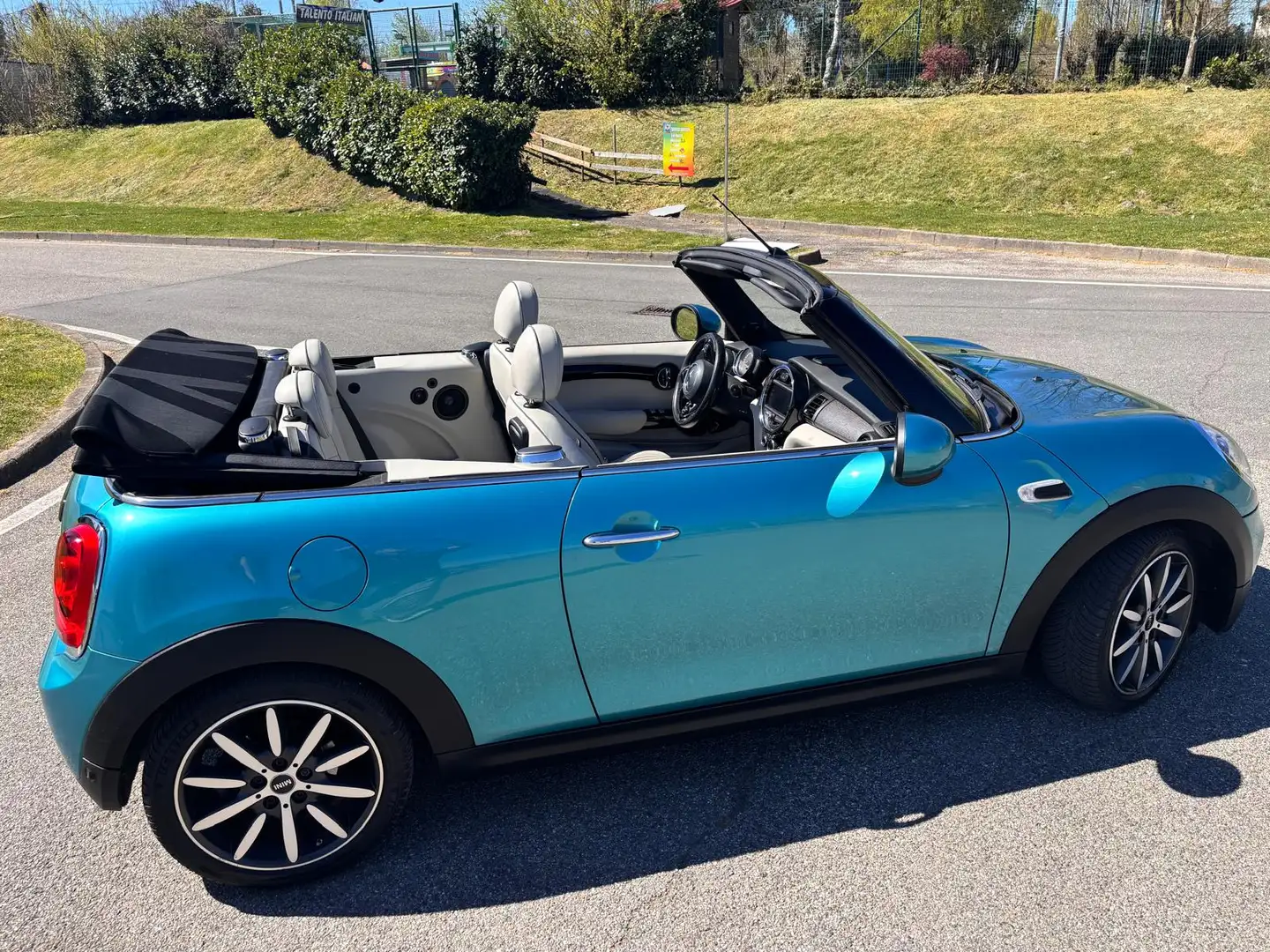 MINI Cooper D Cabrio Mini IV F57 2016 Cabrio 1.5 Hype auto Blau - 2