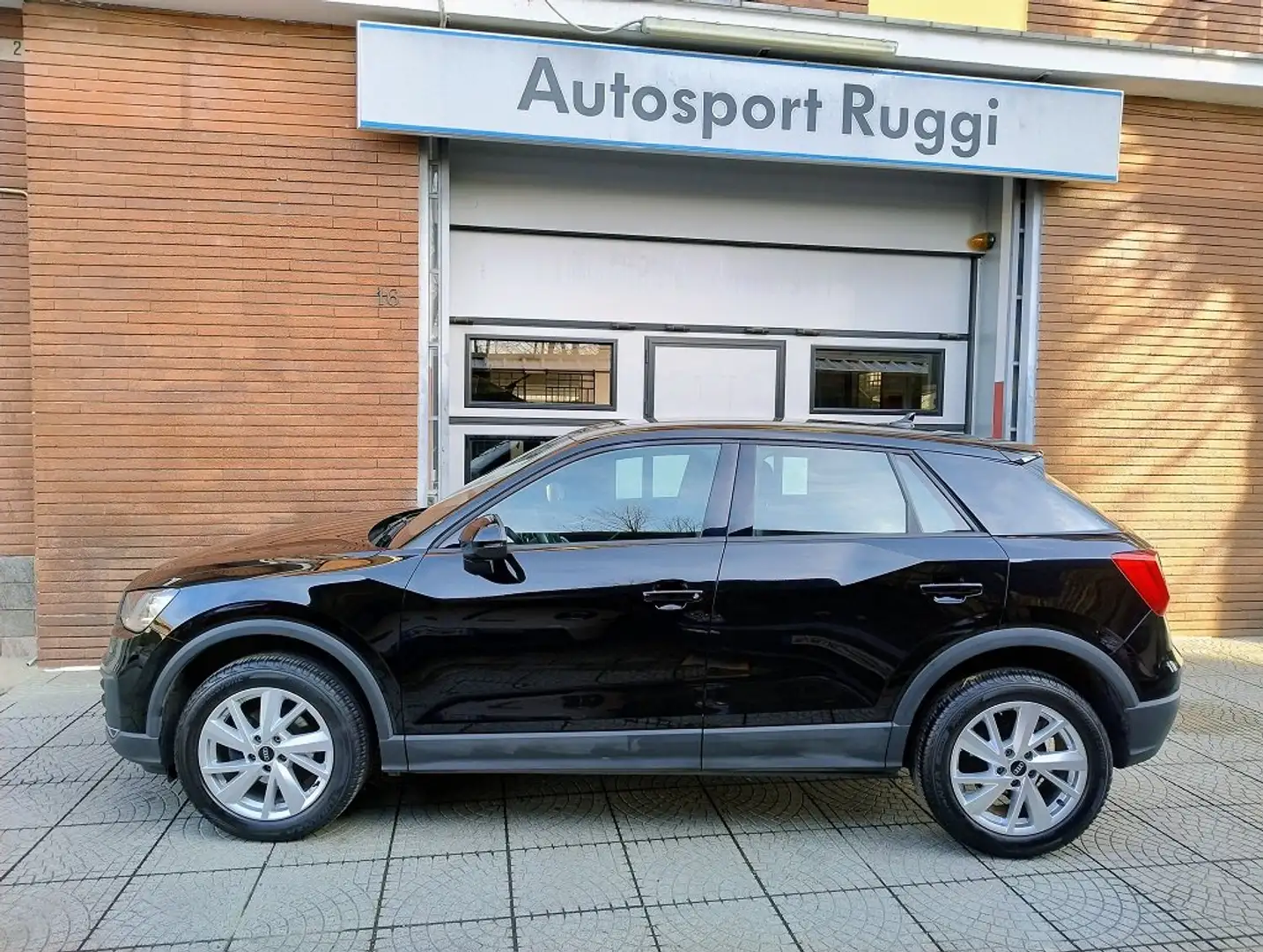 Audi Q2 Q2   1.000 tfsi 116cv 6marce Navi/PDC Noir - 2
