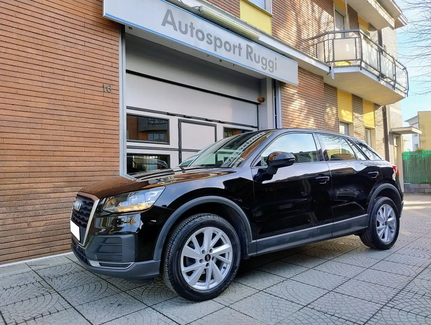 Audi Q2 Q2   1.000 tfsi 116cv 6marce Navi/PDC Noir - 1