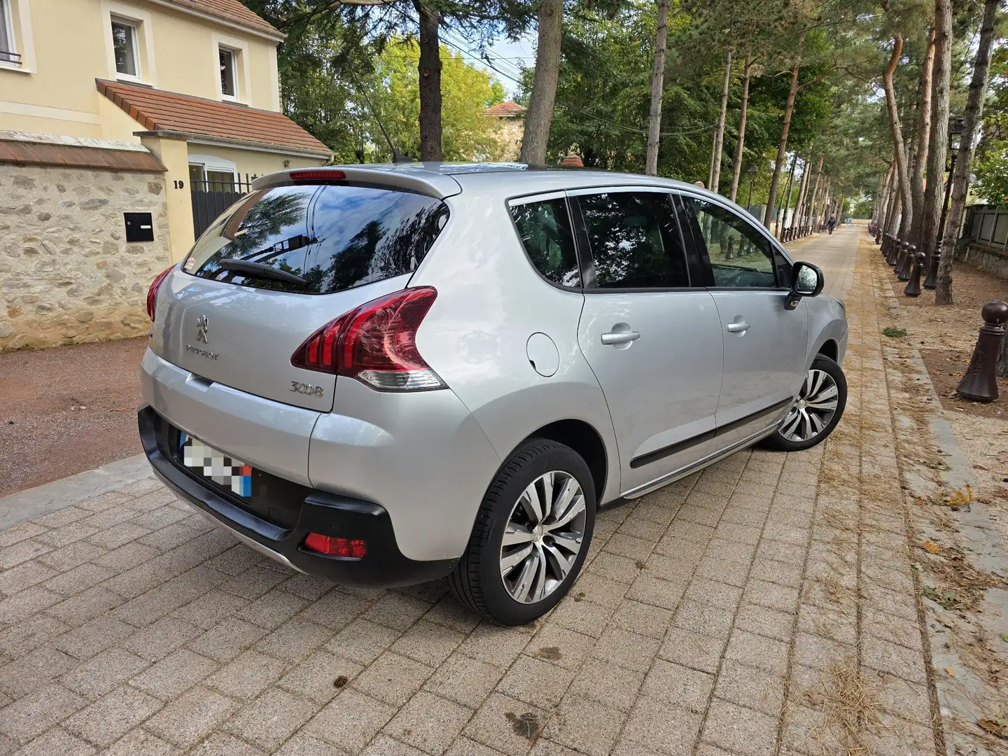 Peugeot 3008 1.6 HDi 120ch FAP BVM6 Allure - 2