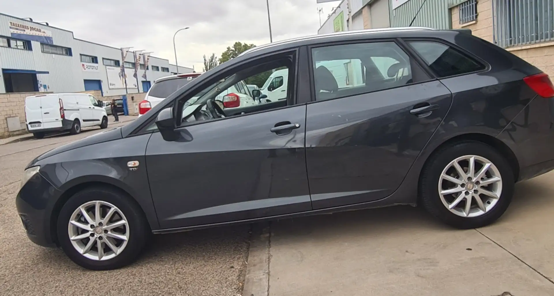 SEAT Ibiza ST 1.6TDI CR Style 105 Gris - 2