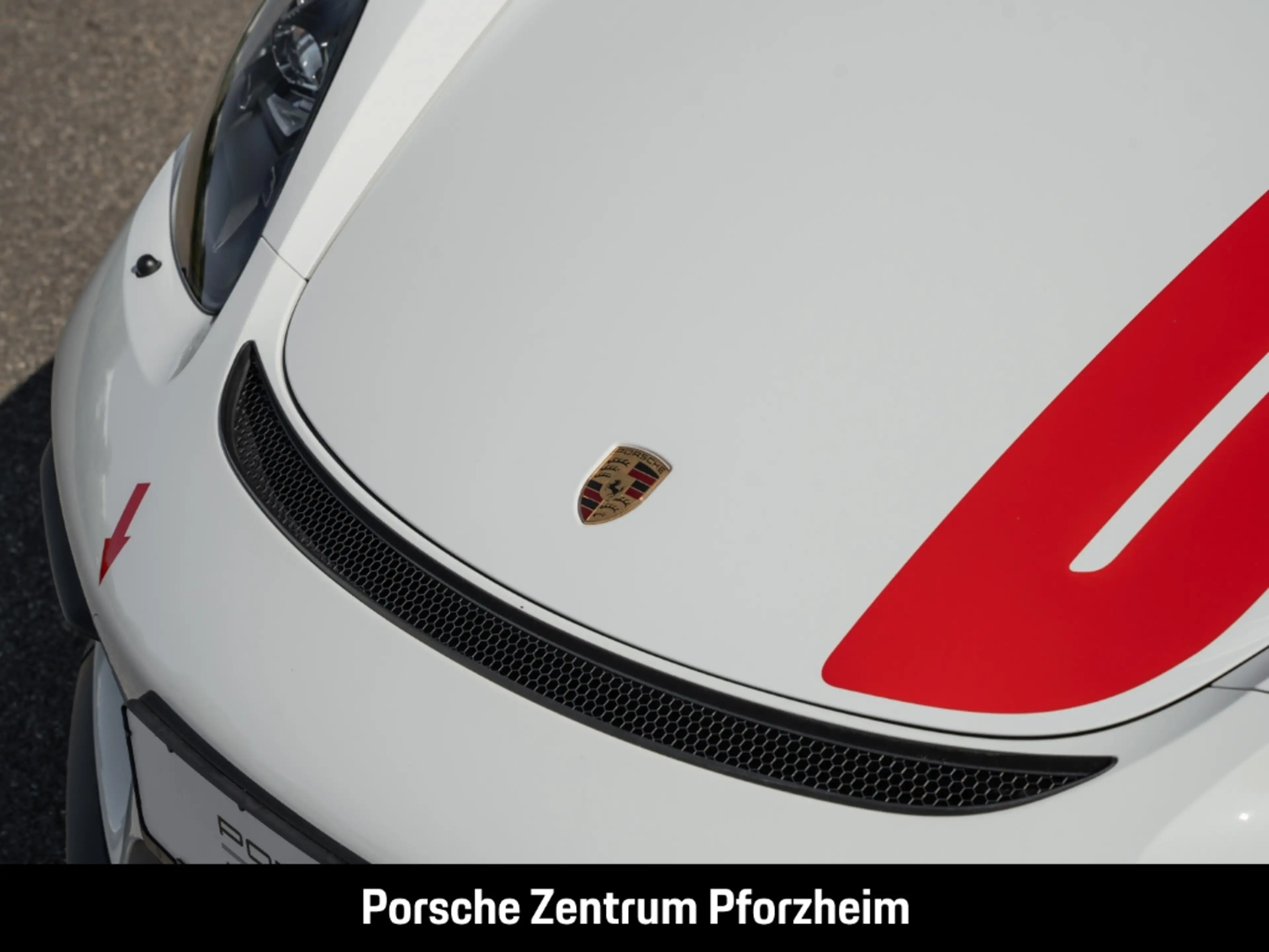 Porsche Cayman 718 GT4 — photo 10