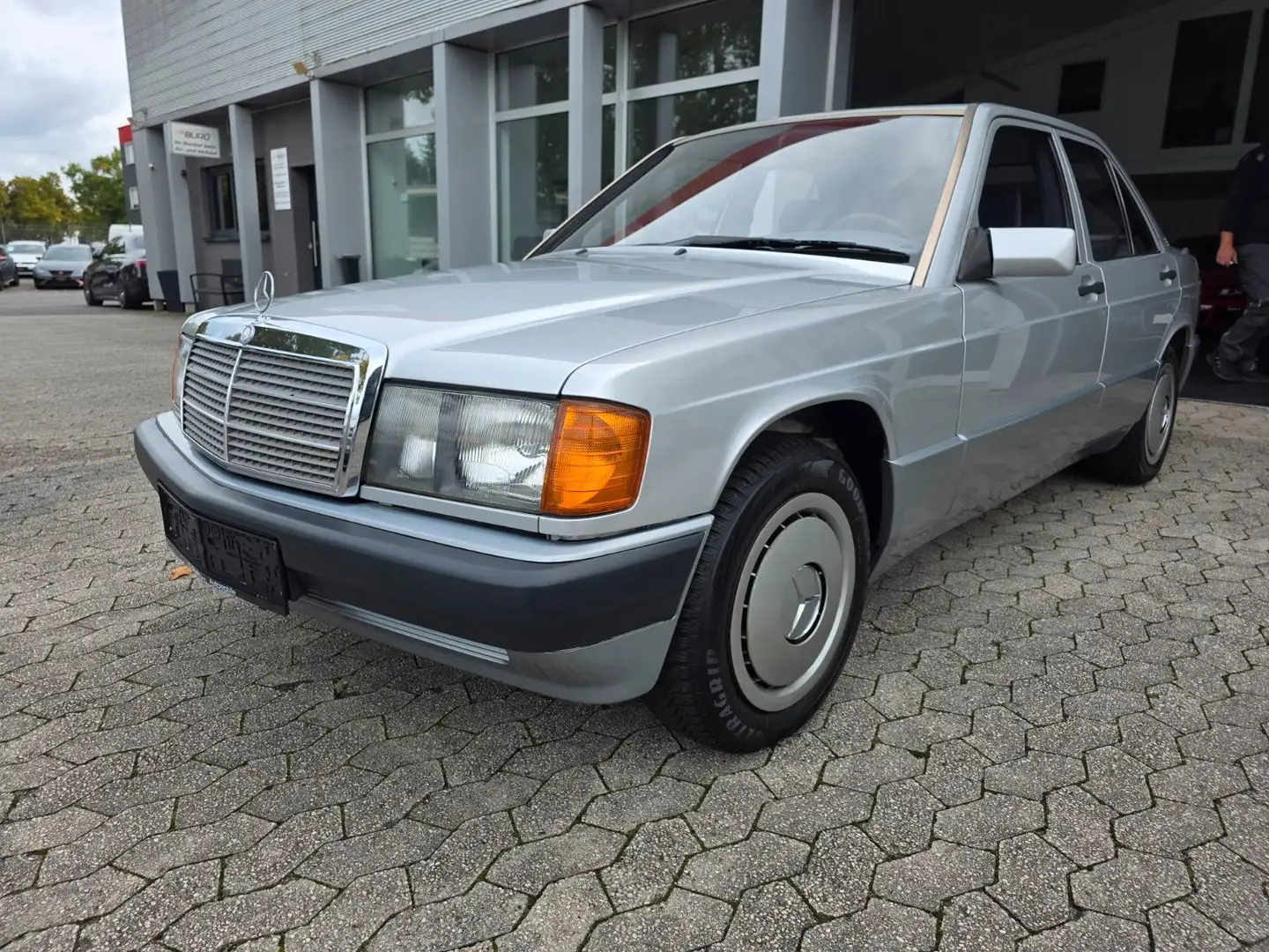 Mercedes-Benz 190 E **Aus 1. Hand** Gris - 2