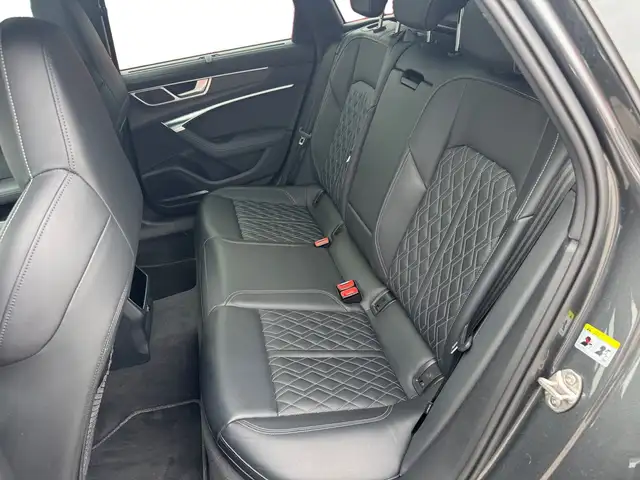 Audi S6 view 10