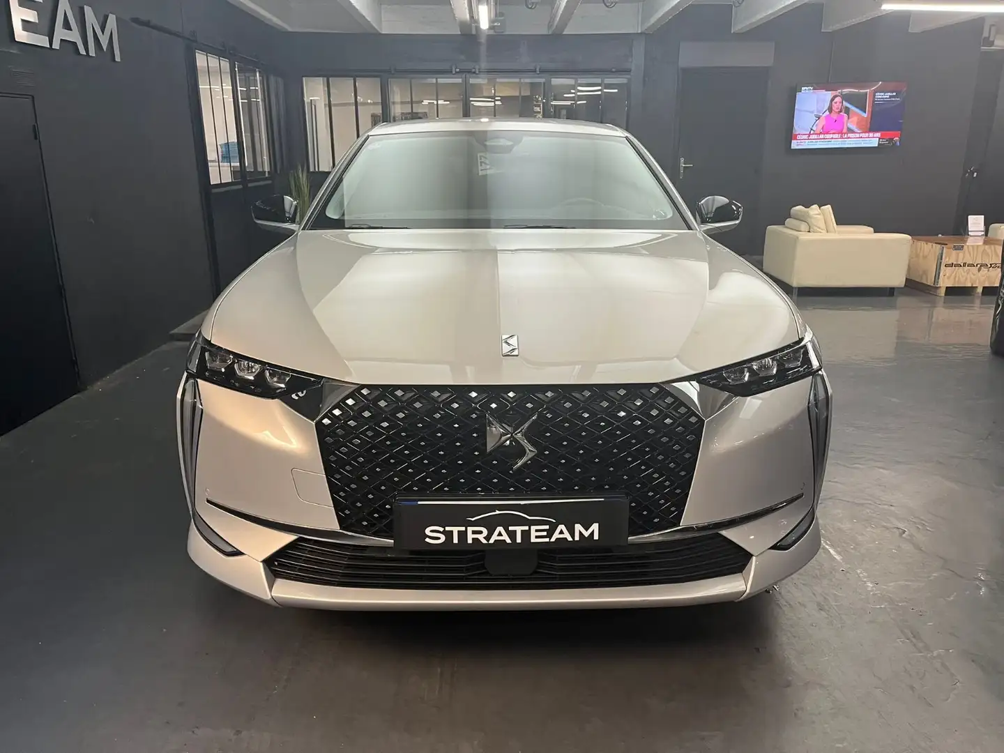 DS Automobiles DS 4 PURETECH RIVOLI 130 CV Grau - 2