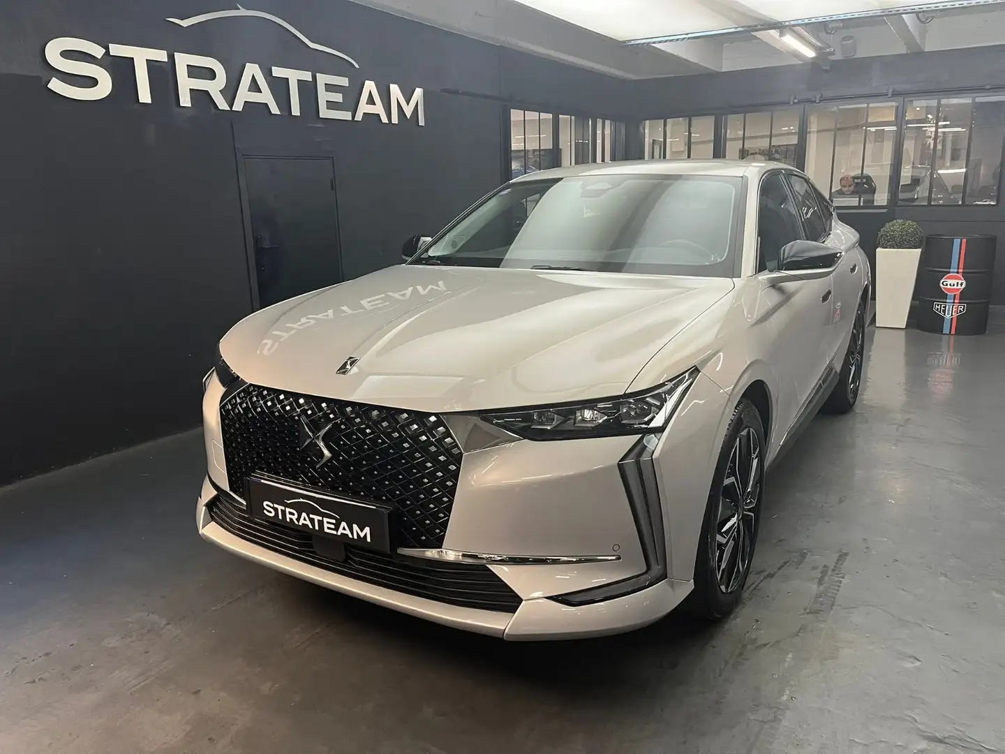 DS Automobiles DS 4 PURETECH RIVOLI 130 CV Grau - 1