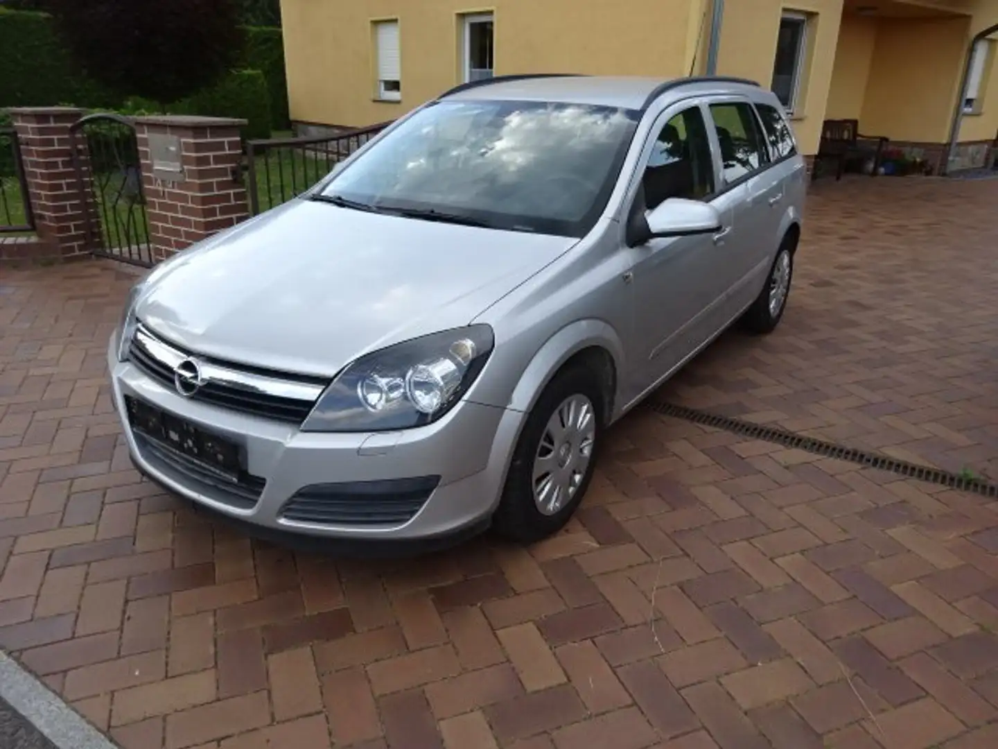 Opel Astra 1.8 Caravan Cosmo + TÜV 06/2026 + AHK + Argent - 1
