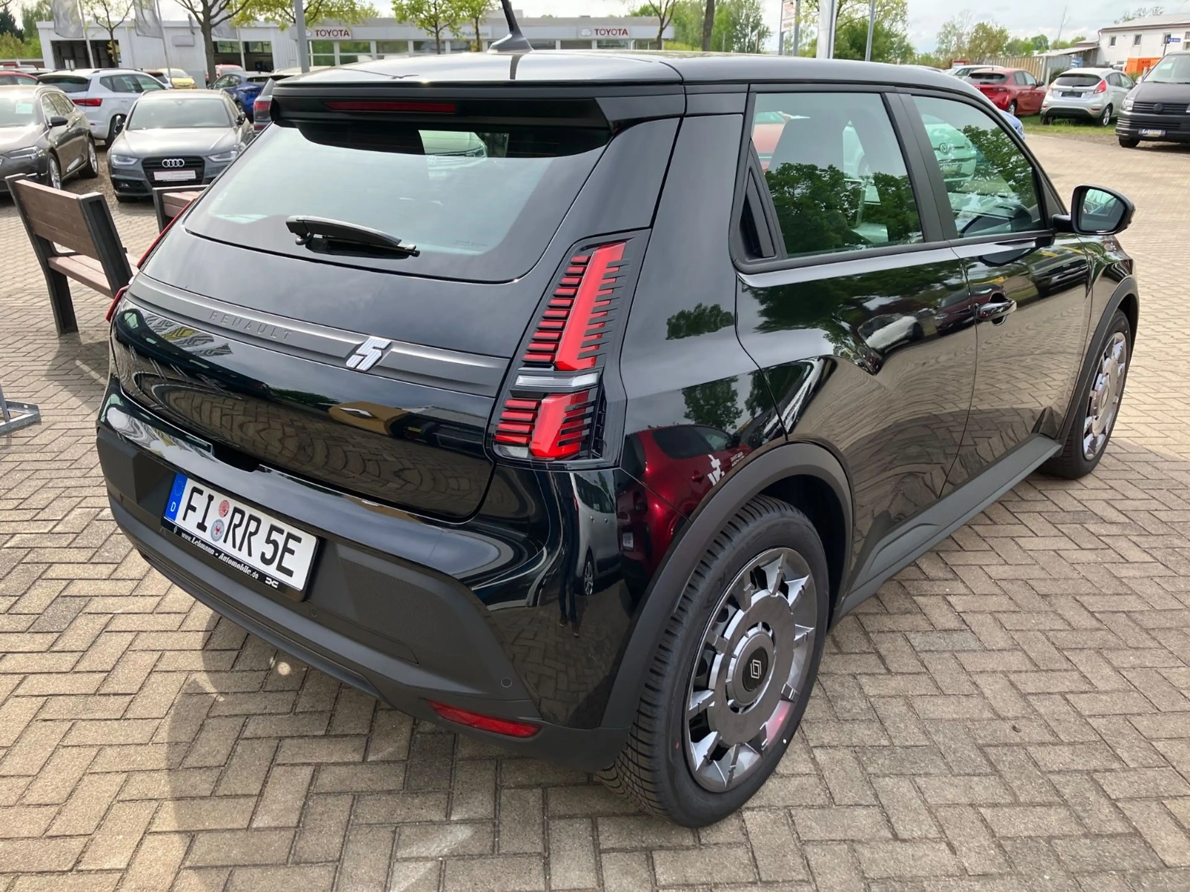 Renault R 5 E-Tech Evolution 150 Comfort Range — photo 2