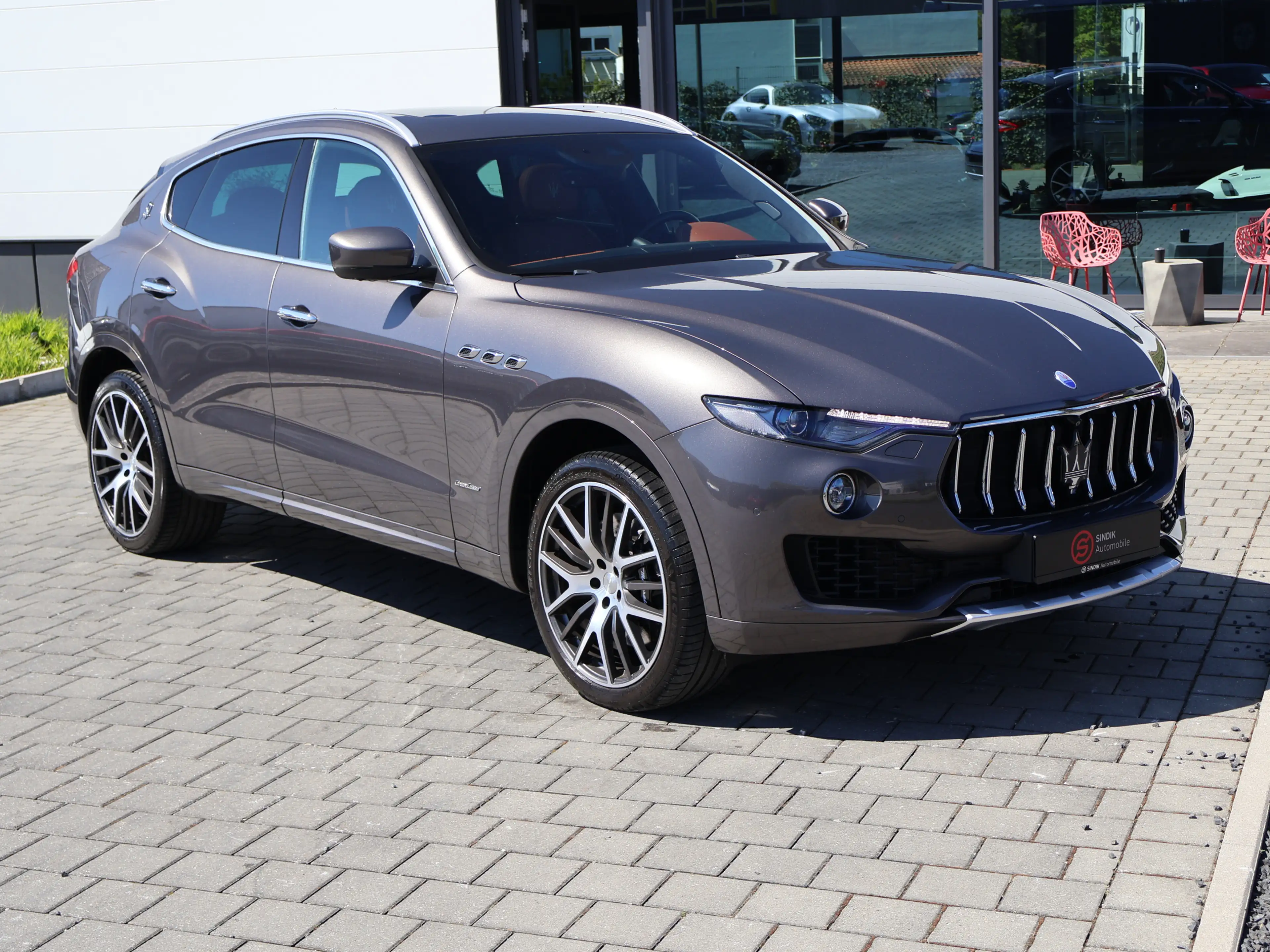 Maserati Levante S Q4 ZEGNA Edition-B&W-Pano-AHK — photo 4