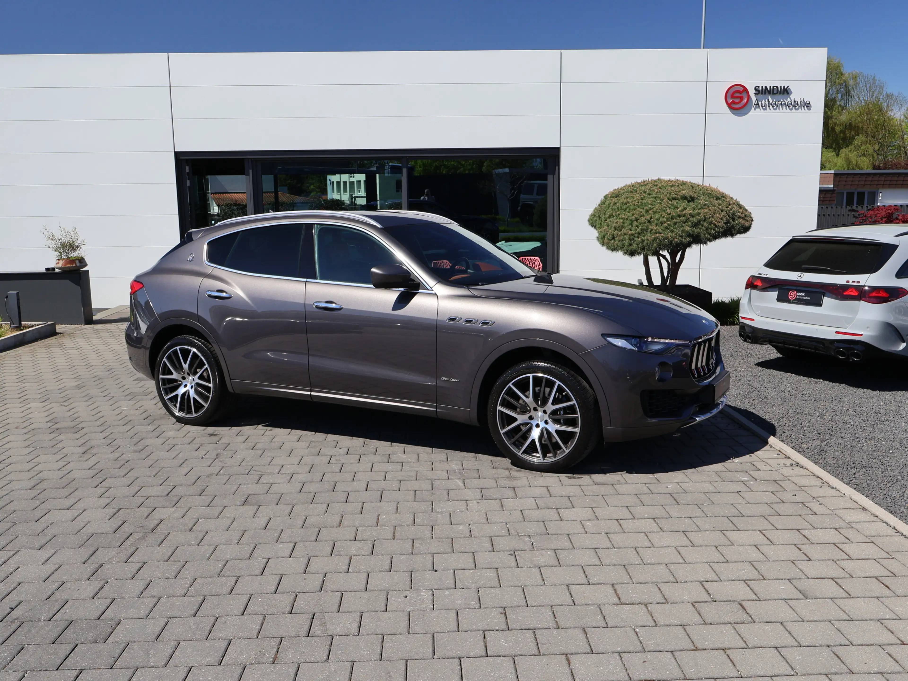 Maserati Levante S Q4 ZEGNA Edition-B&W-Pano-AHK — photo 3