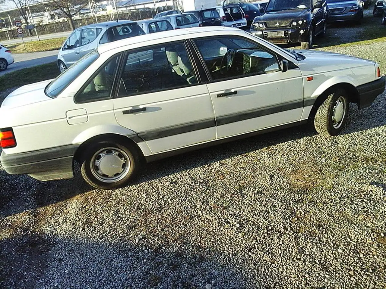 Volkswagen Passat AUTOMATIK 1.8 Limo. Oldtimer/ FH+elSD+ZV+Airbags+ABS, foto 6