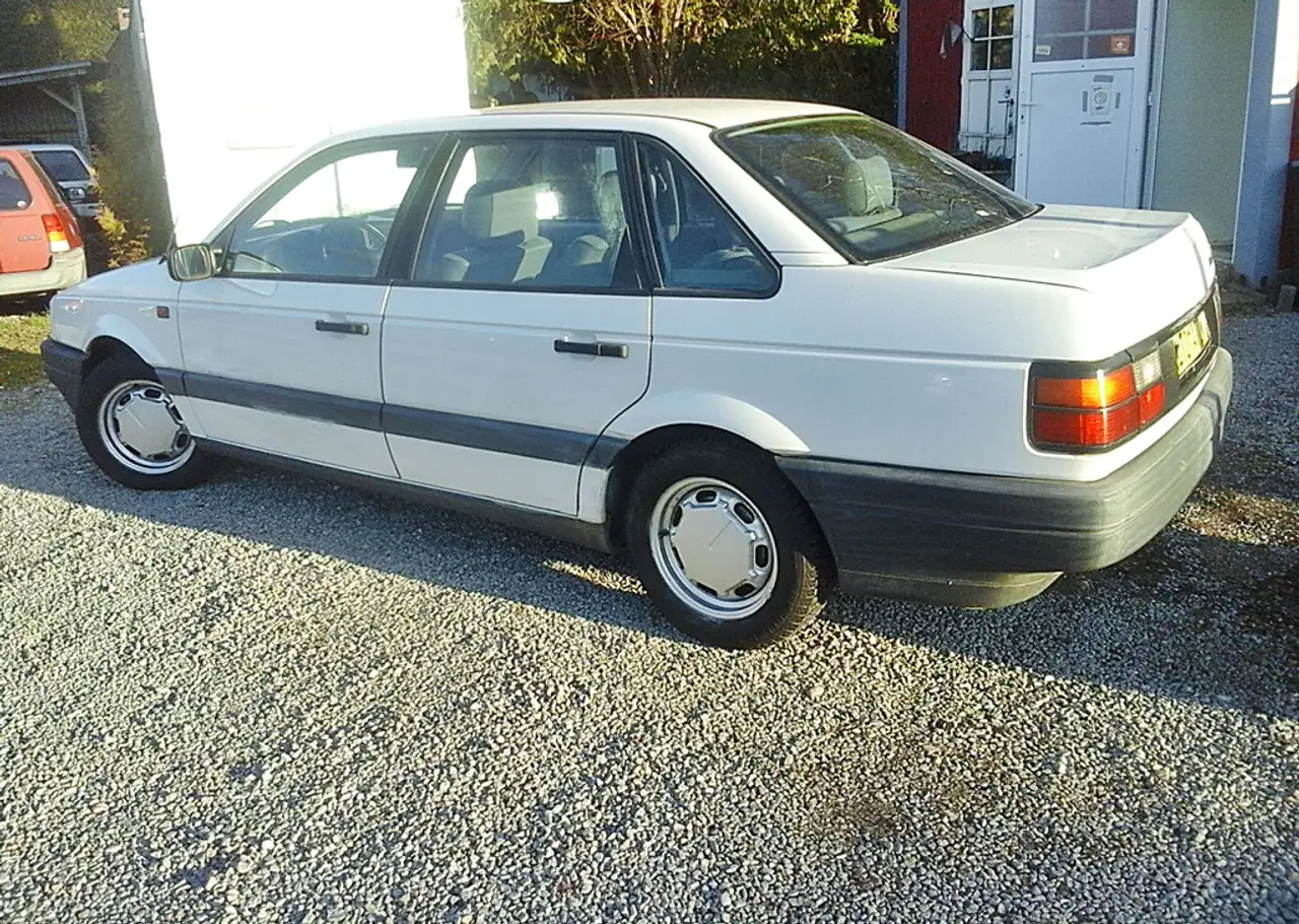 Volkswagen Passat AUTOMATIK 1.8 Limo. Oldtimer/ FH+elSD+ZV+Airbags+ABS, foto 4