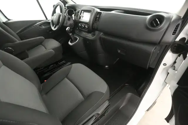 Renault Trafic view 23