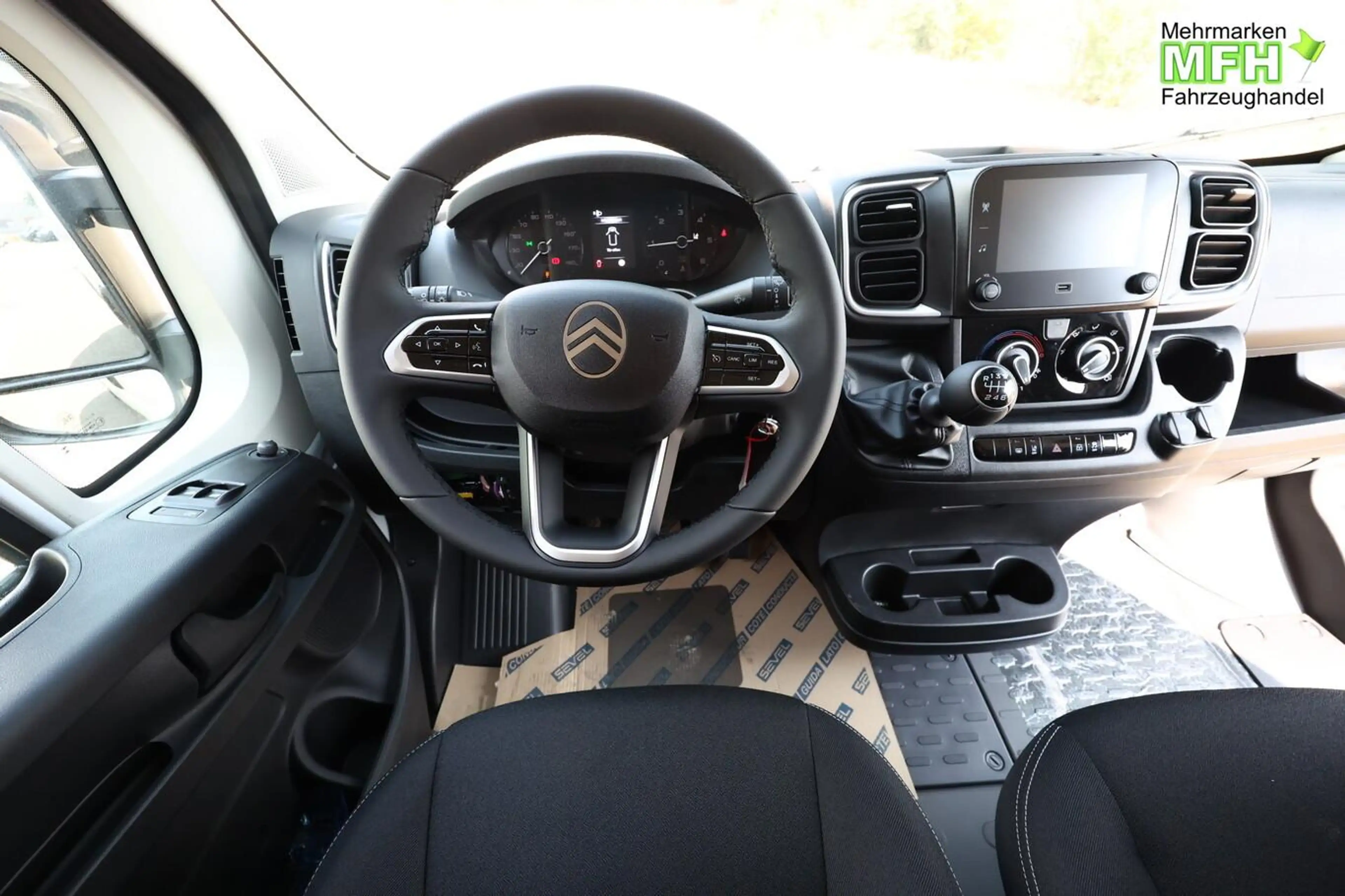 Citroen Jumper 35+ L4H2 CarPlay CargoP PremiumC E-Rad 103 kW (... — photo 6