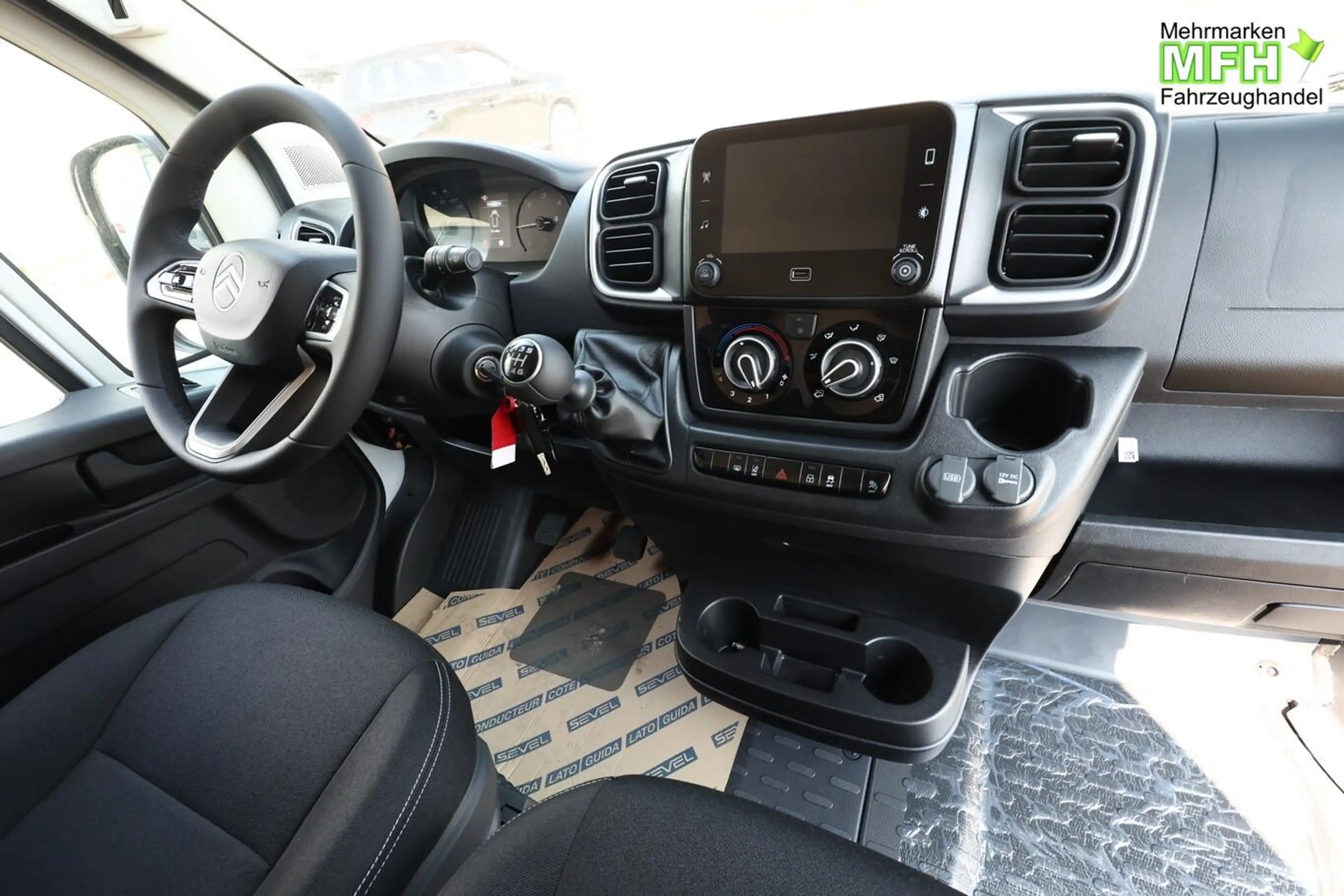 Citroen Jumper 35+ L4H2 CarPlay CargoP PremiumC E-Rad 103 kW (... — photo 8