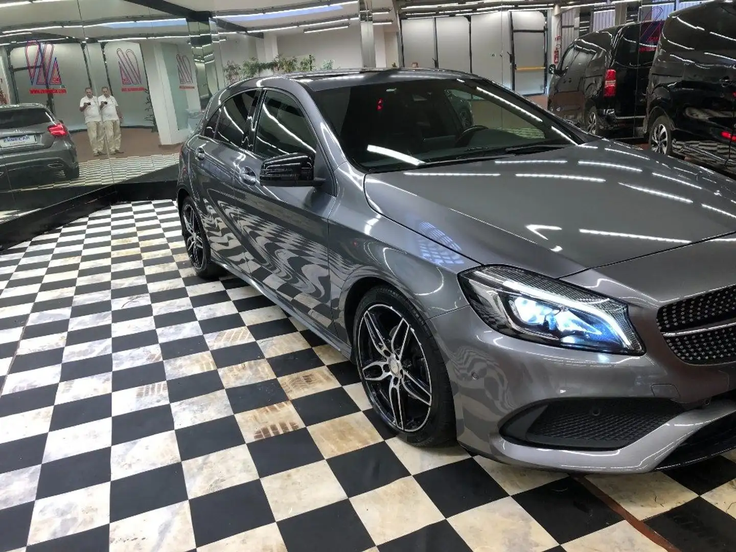 Mercedes-Benz A 200 d Automatic 4Matic Premium Grigio - 2