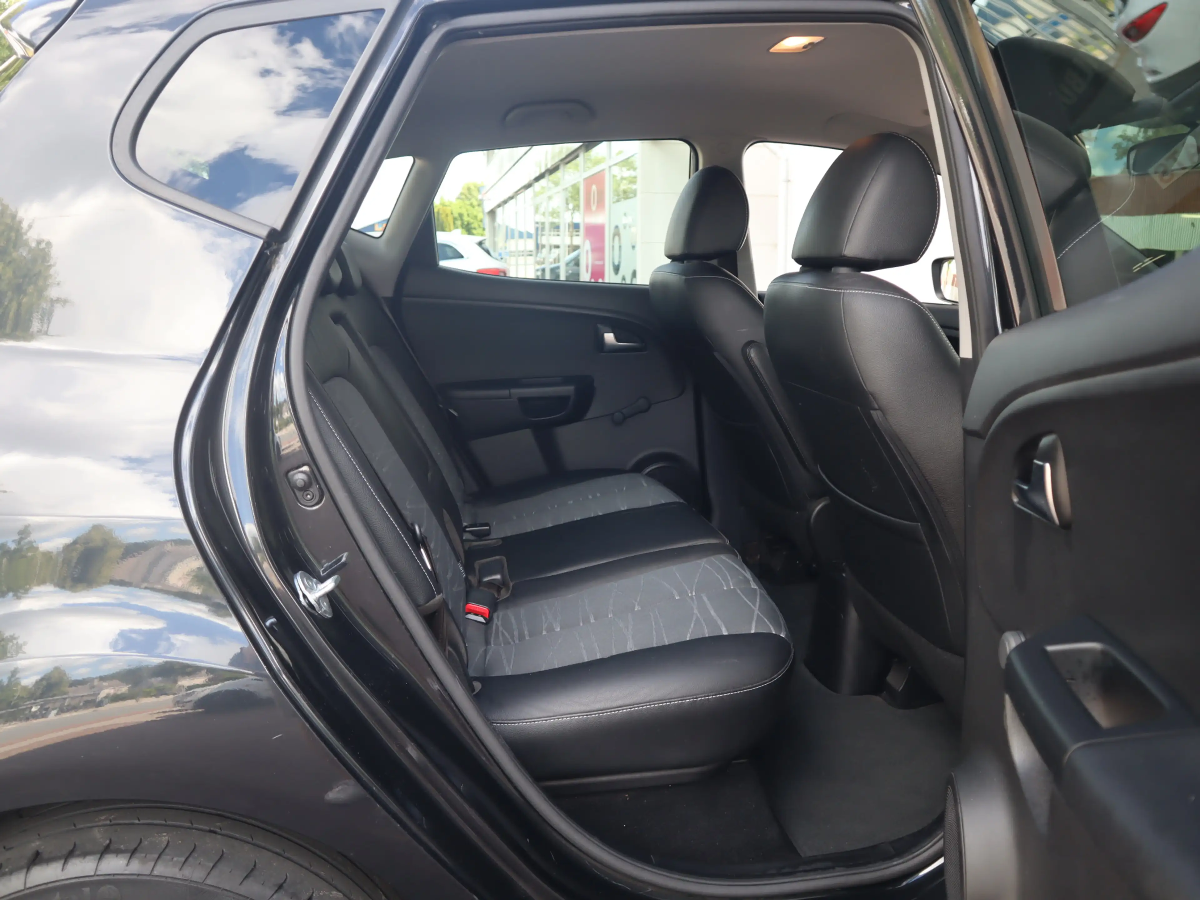 Kia Venga 1.4 CVVT DynamicPLusLine / Trekhaak / Camera / Cru — photo 7