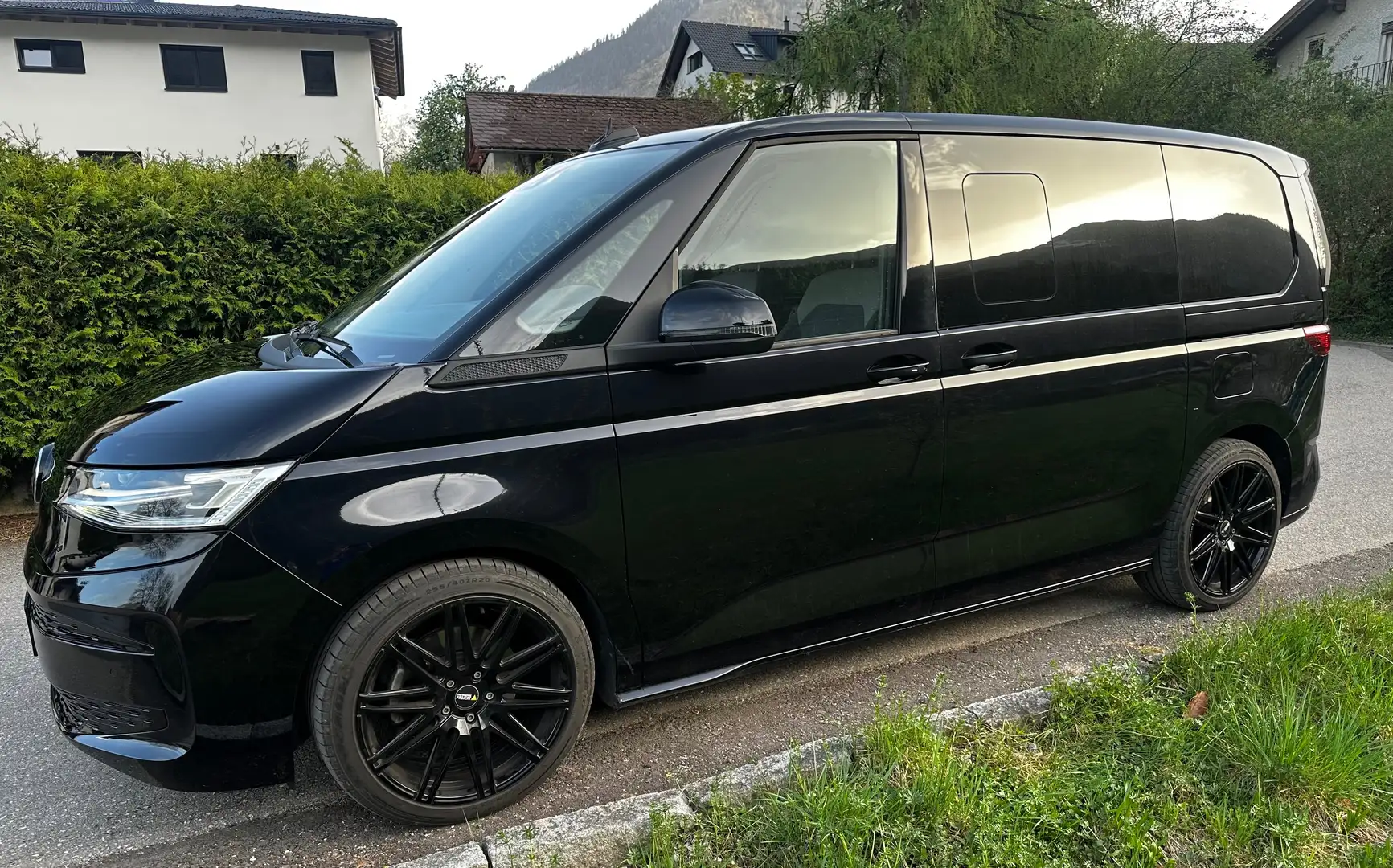 Volkswagen T7 Multivan Multivan 2,0 TDI Business Business Schwarz - 1