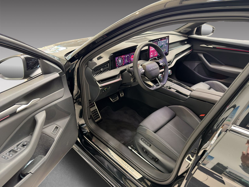 Skoda Superb Combi Sportline 2.0 TDI 4x4 SUITE AHK — photo 8