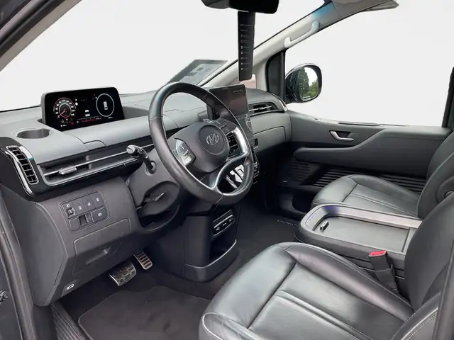 Hyundai Staria view 8