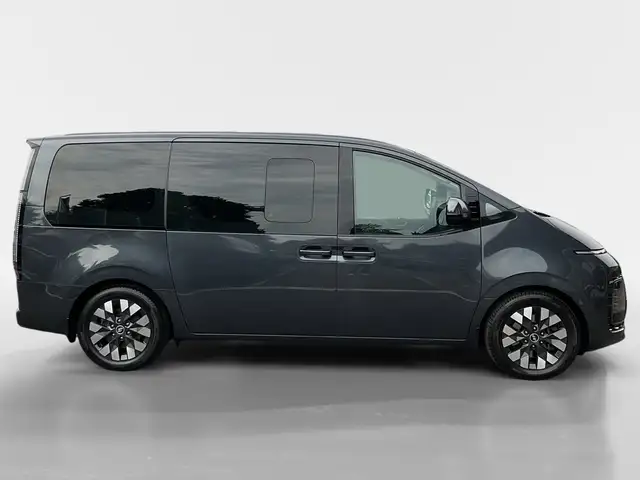 Hyundai Staria view 6