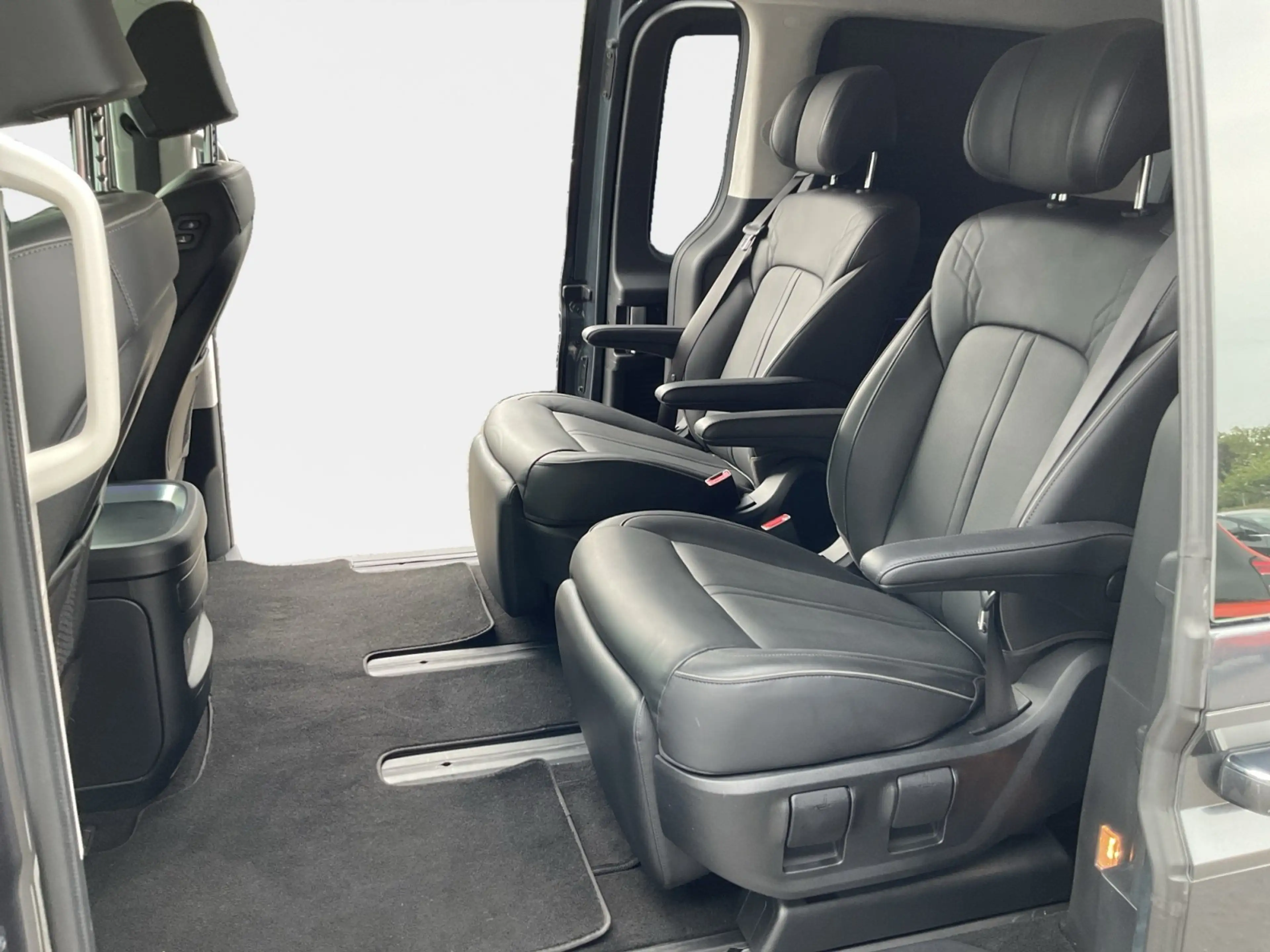 Hyundai STARIA 2.2 CRDi 2WD Signature AHK+360+ACC+Navi — photo 10