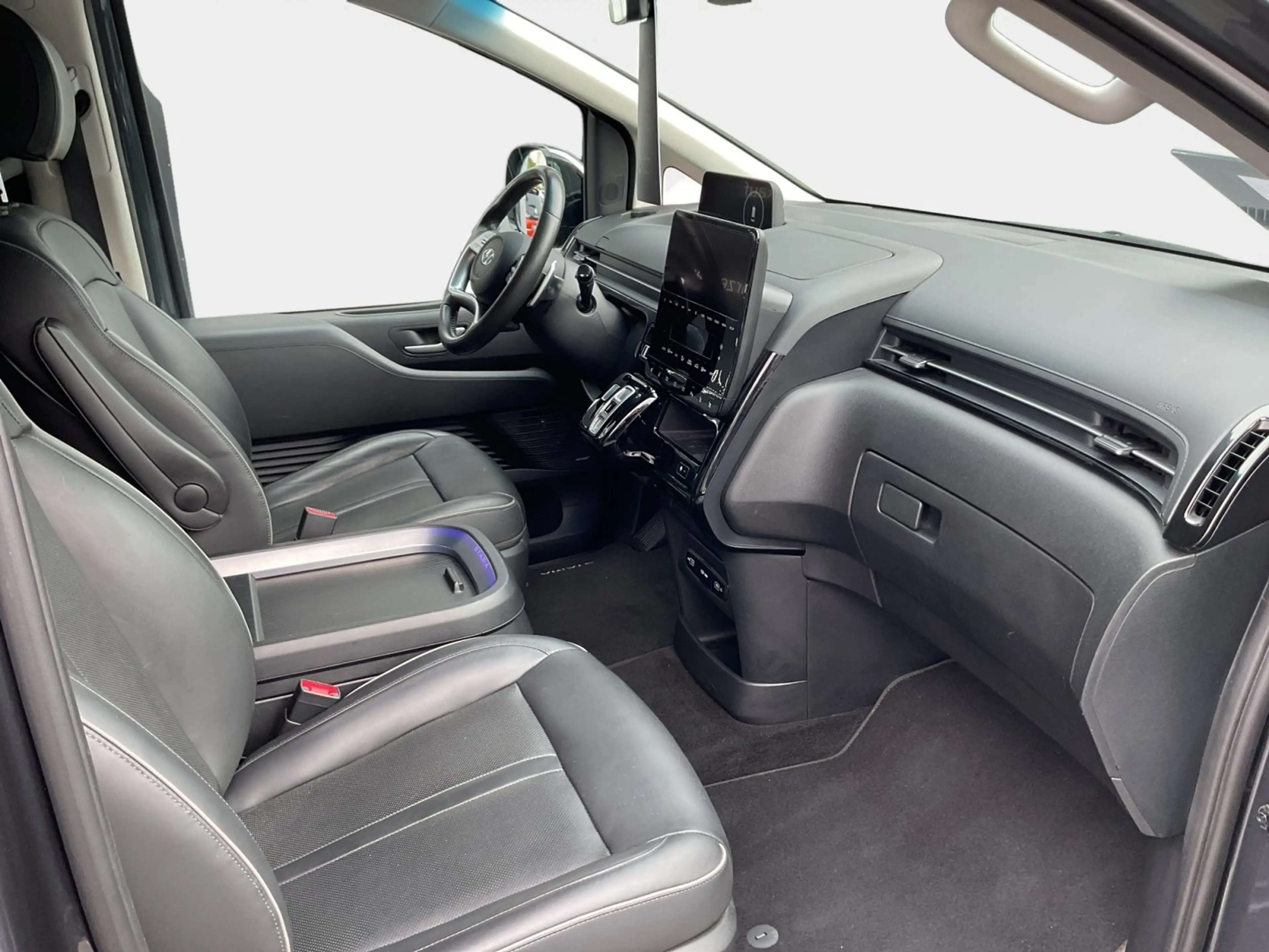 Hyundai STARIA 2.2 CRDi 2WD Signature AHK+360+ACC+Navi — photo 13