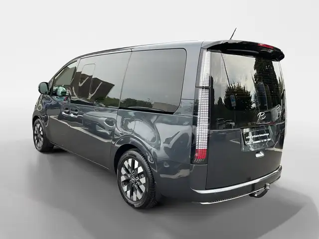 Hyundai Staria view 4