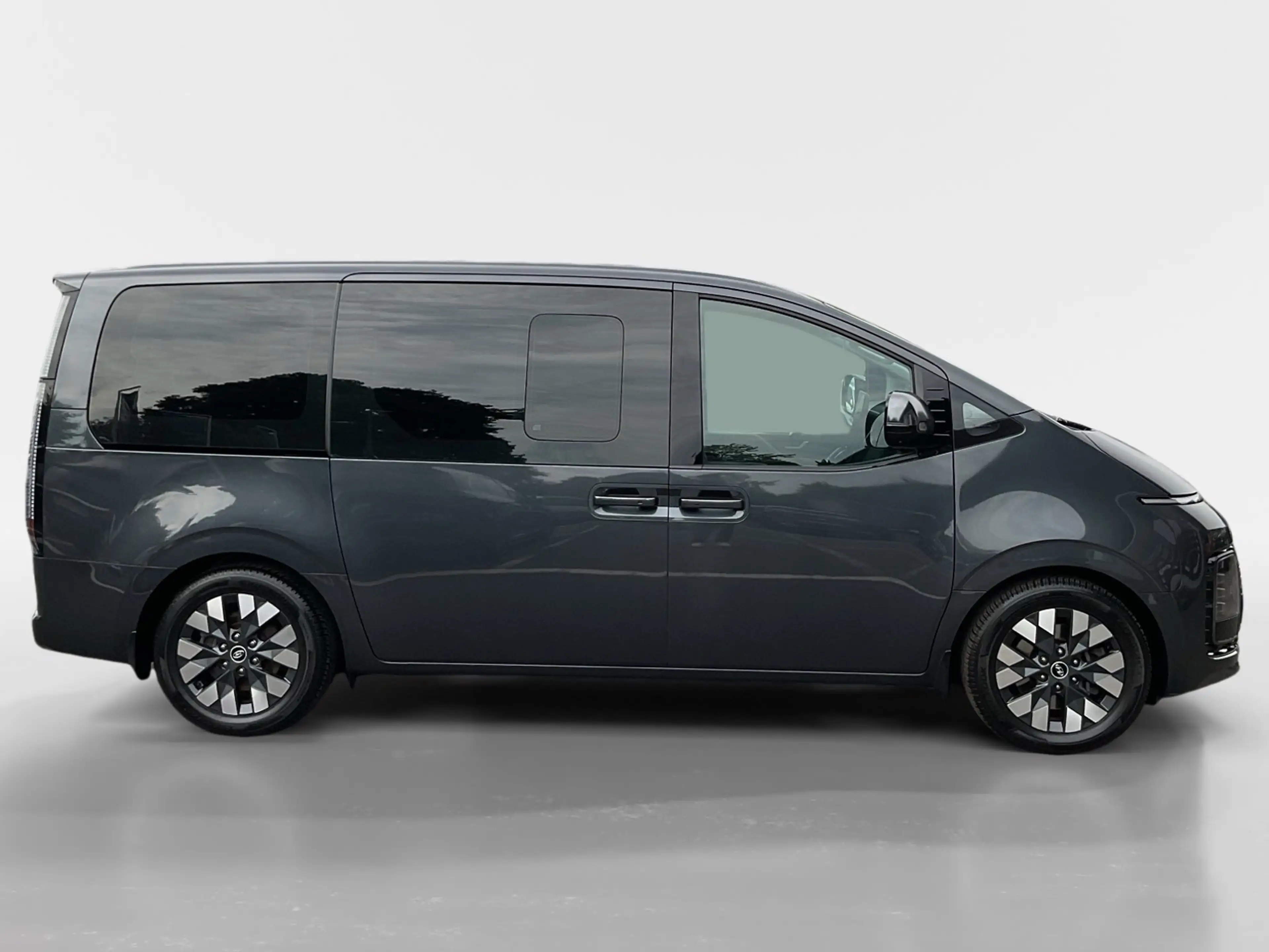 Hyundai STARIA 2.2 CRDi 2WD Signature AHK+360+ACC+Navi — photo 6