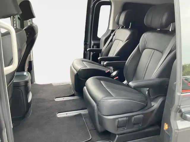 Hyundai Staria view 10