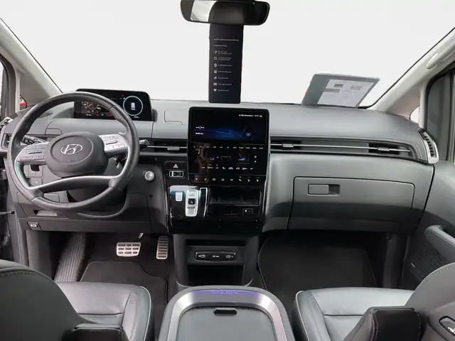 Hyundai Staria view 9