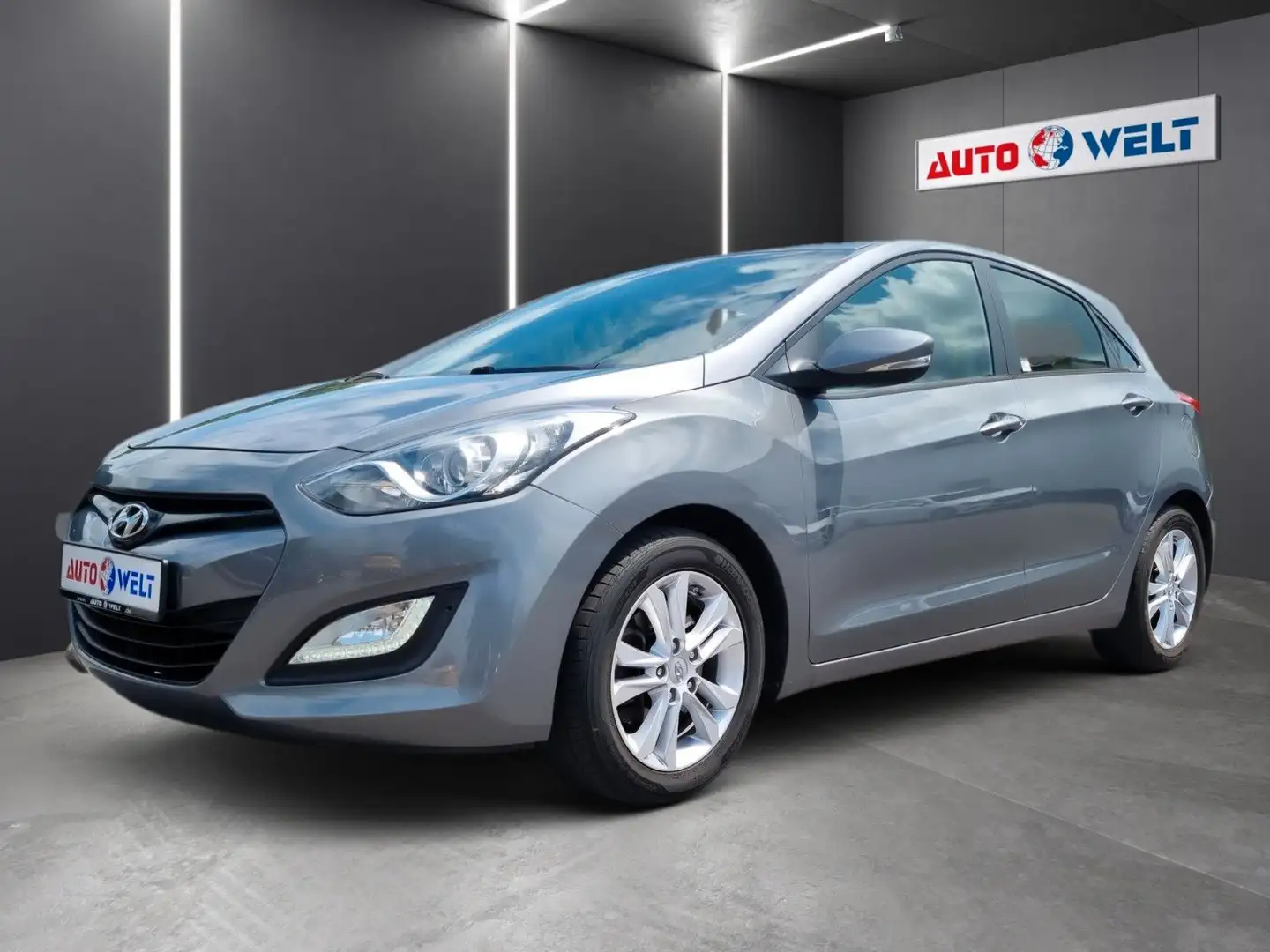 Hyundai i30 1.6 GDI Edit 1.Hand Klima Sitz-Lenkhzg Navi Grau - 1
