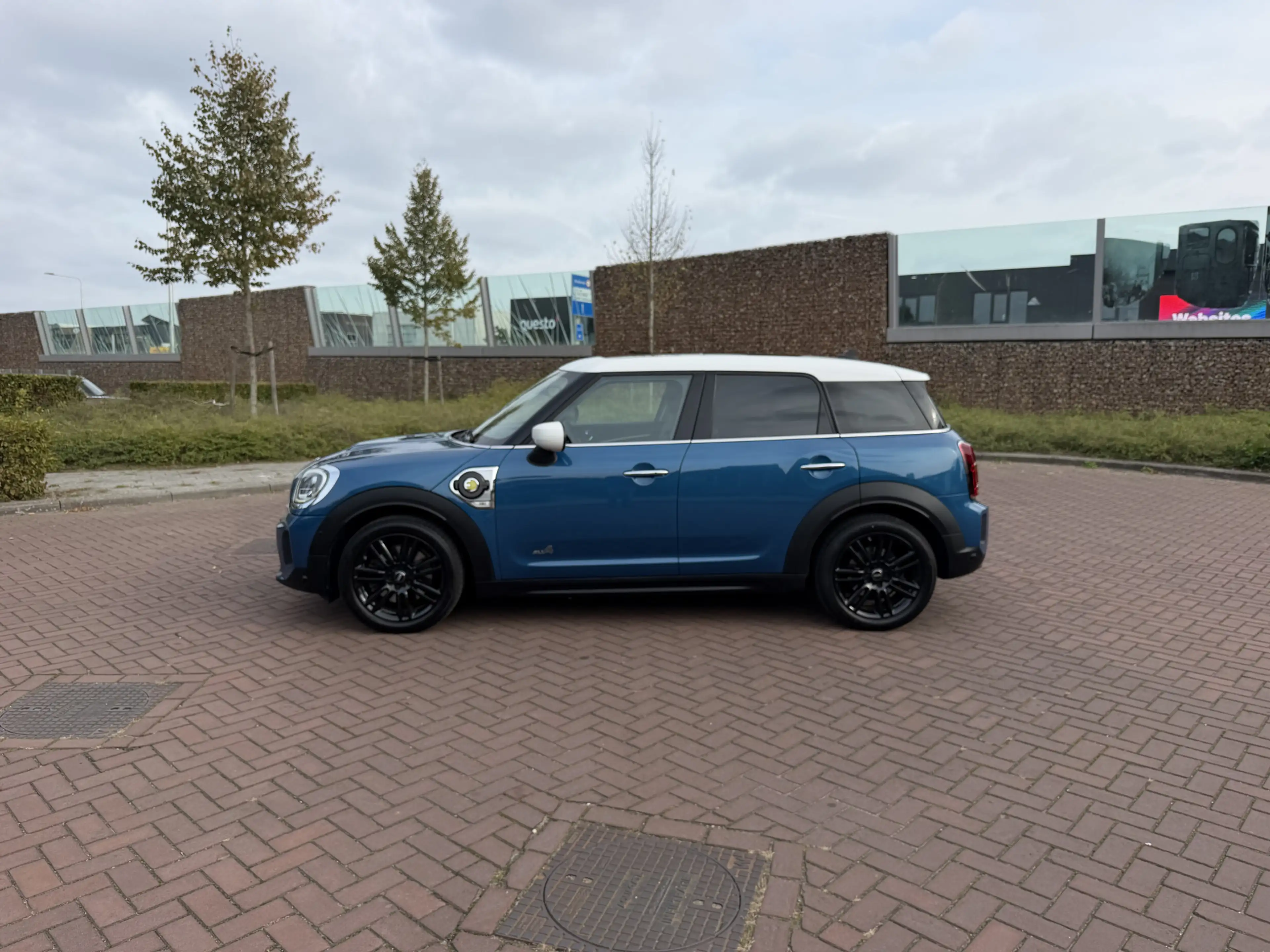 MINI Cooper SE Countryman ALL4 Pepper — photo 4
