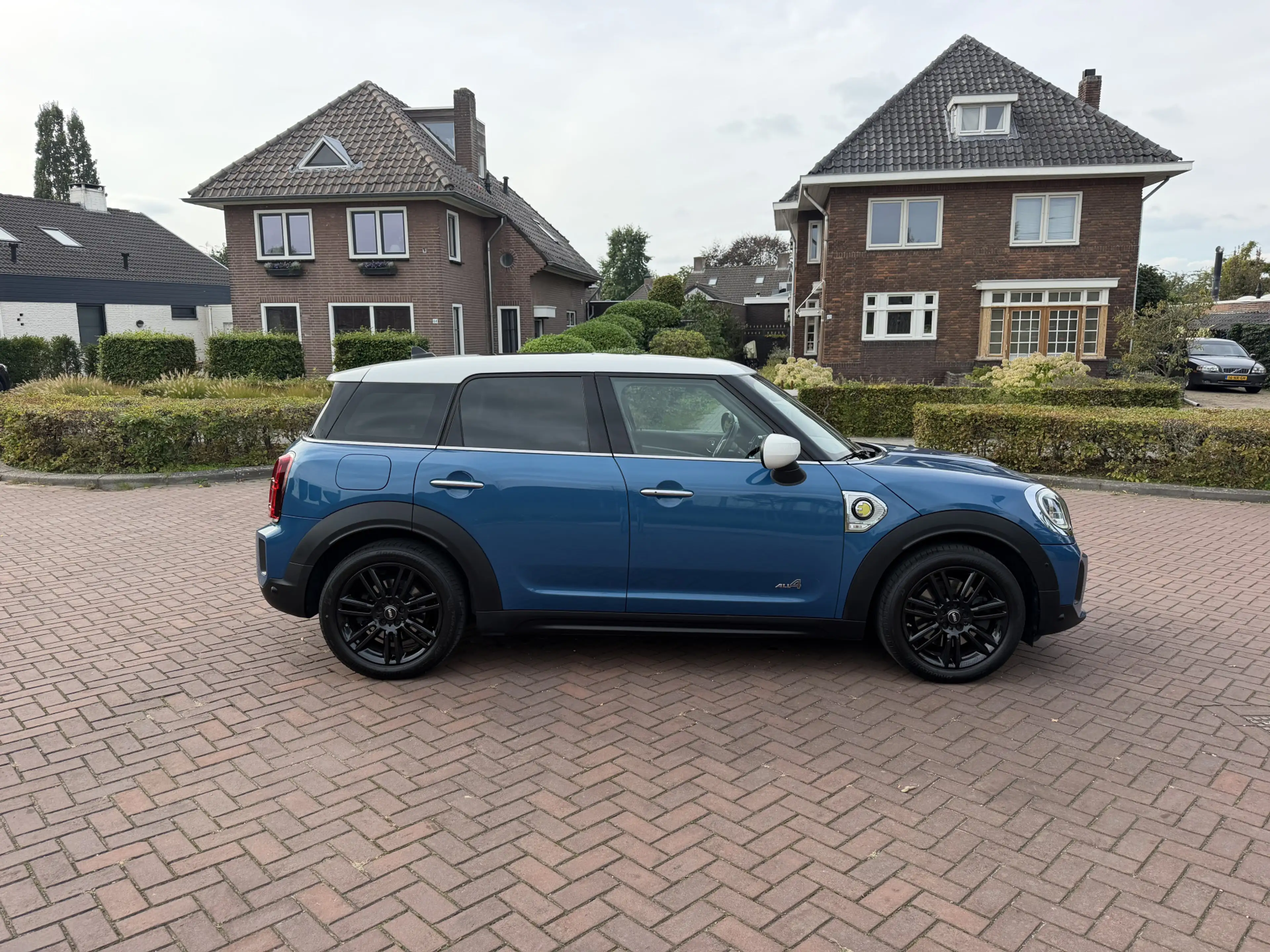 MINI Cooper SE Countryman ALL4 Pepper — photo 16