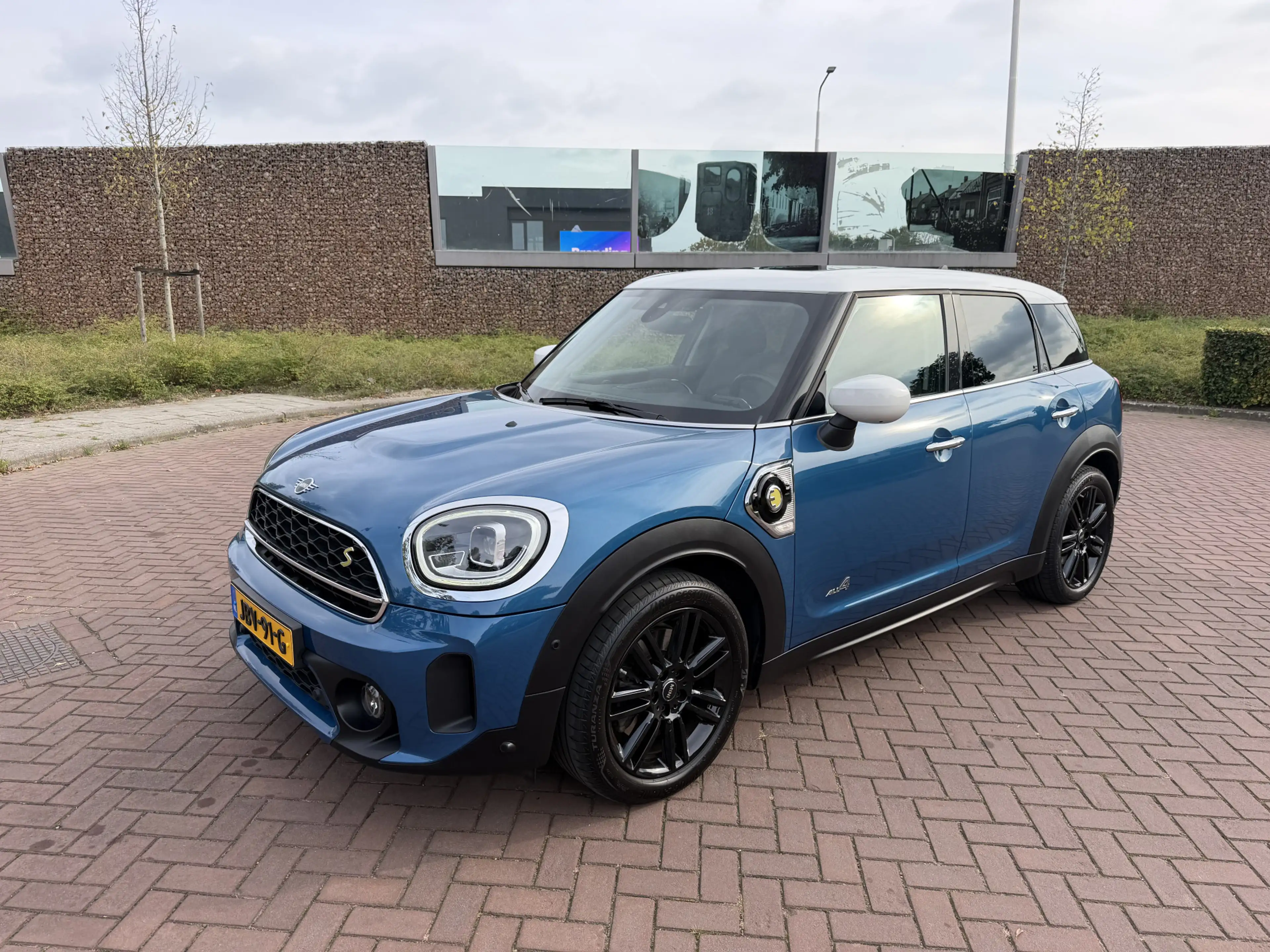 MINI Cooper SE Countryman ALL4 Pepper — photo 13
