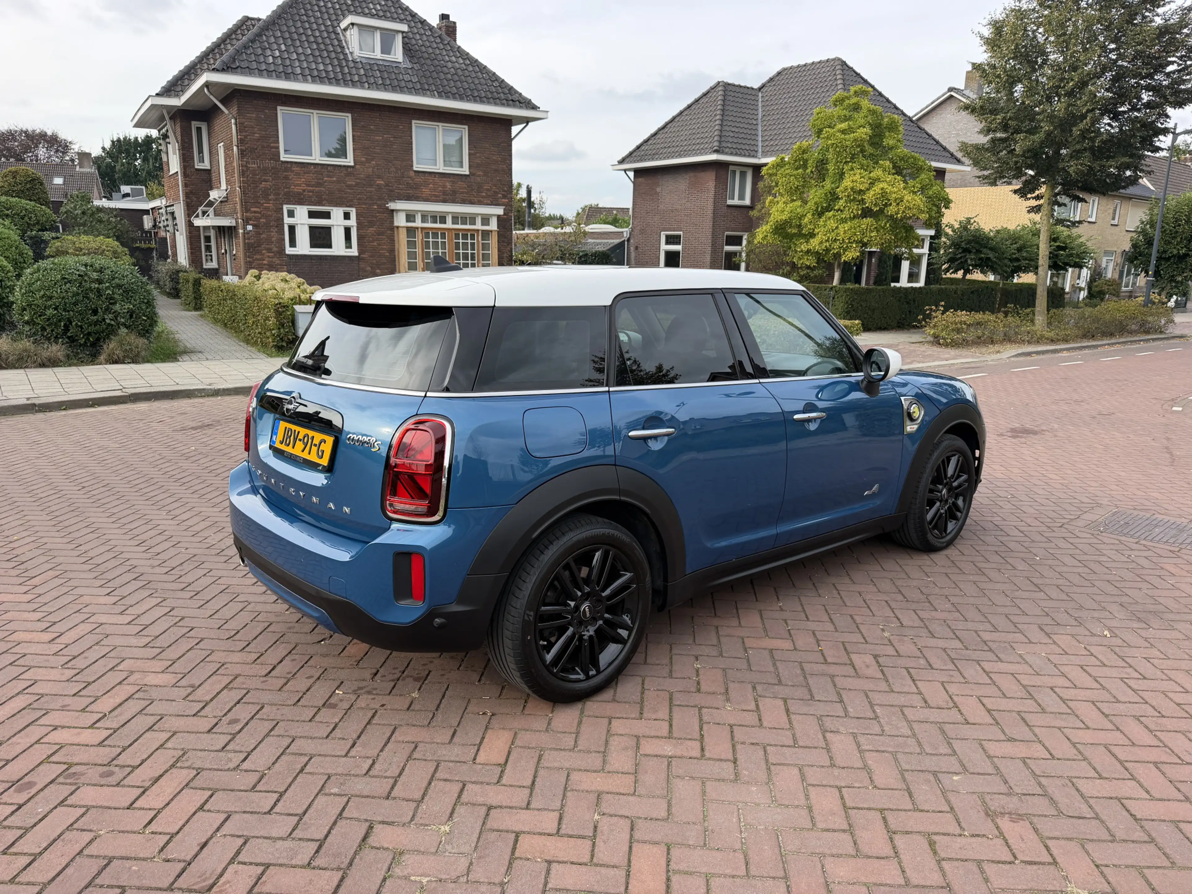 MINI Cooper SE Countryman ALL4 Pepper — photo 15