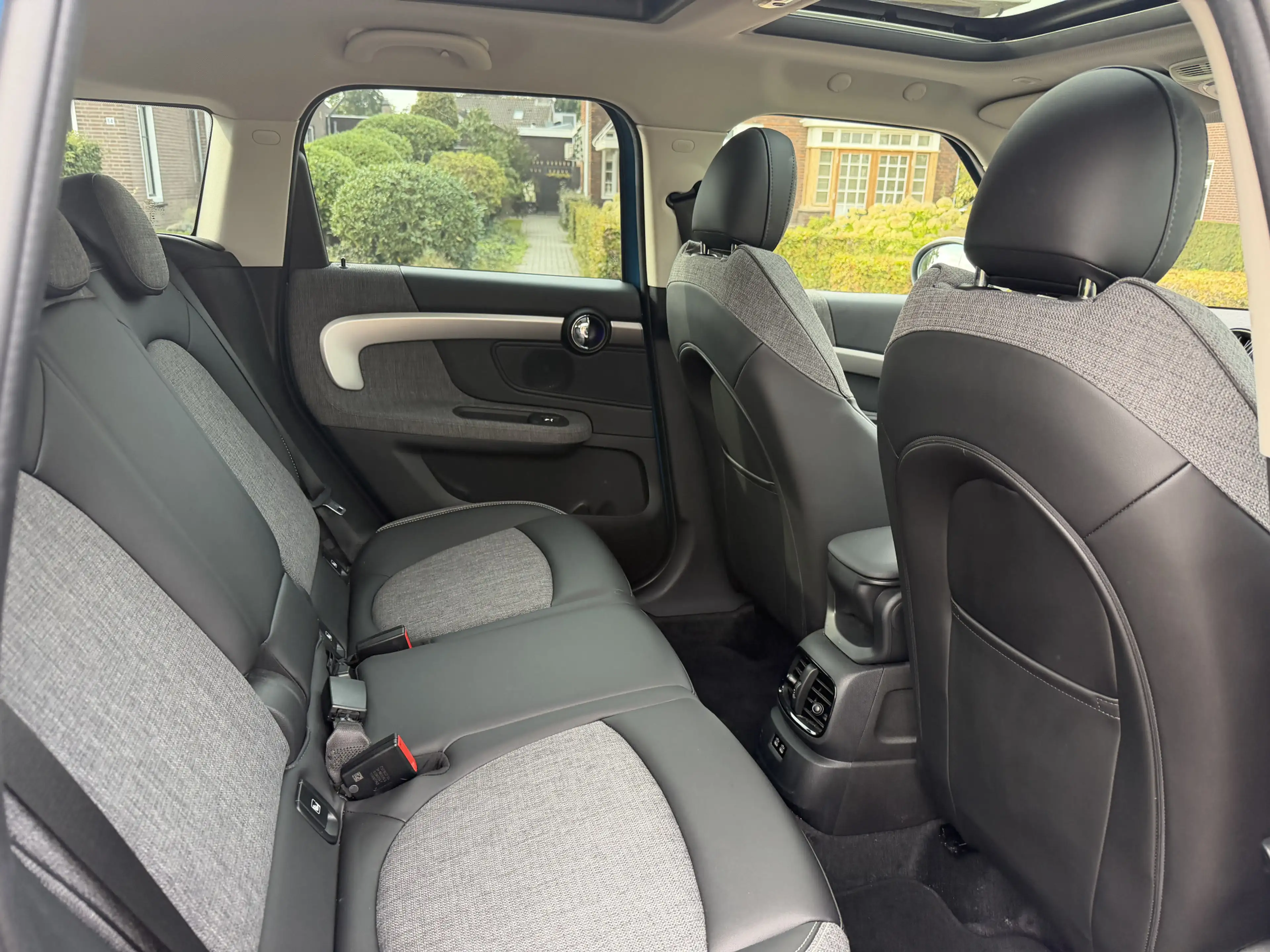 MINI Cooper SE Countryman ALL4 Pepper — photo 7