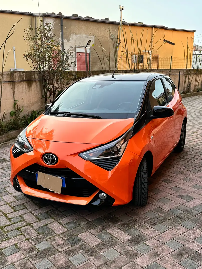 Toyota Aygo Aygo Connect 1.0 WT-i72 CV 5porte X-Waves orange Arancione - 1