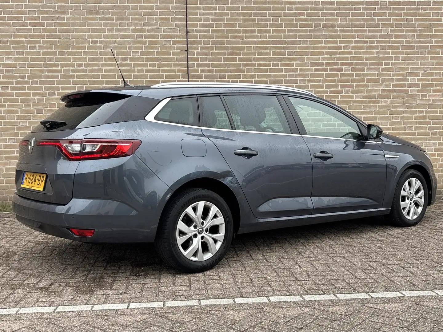 Renault Megane Estate 1.3 TCe Limited | € 6.600,- NETTO! | Cruise Grijs - 2