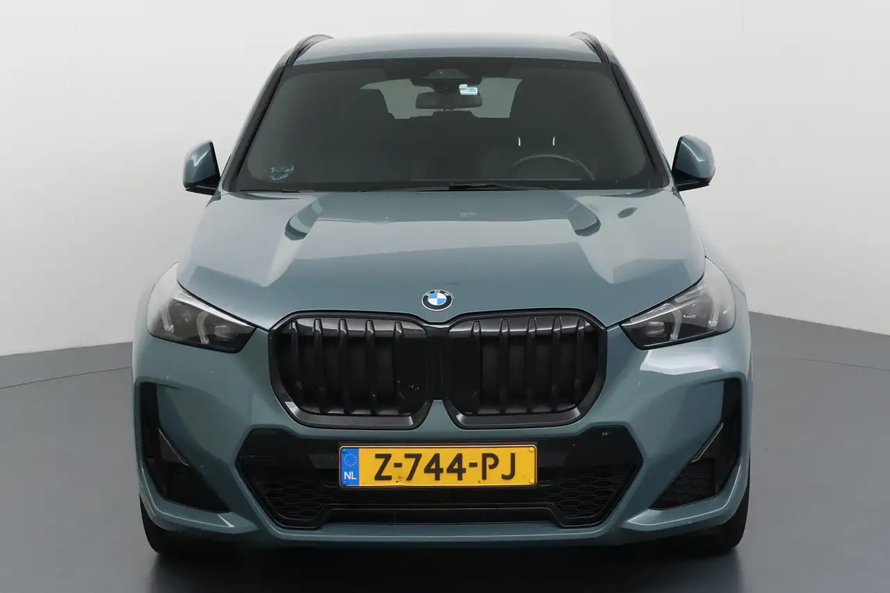 BMW X1 sDrive18i – sportief en verfijnd in opvallende kle, миниатюра 7