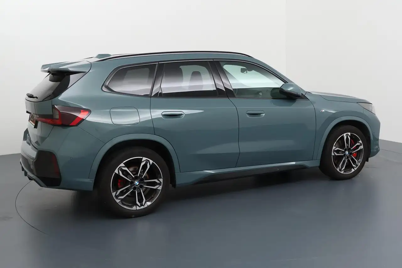 BMW X1 sDrive18i – sportief en verfijnd in opvallende kle, миниатюра 19
