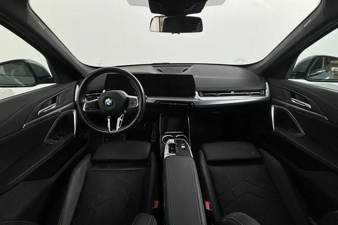 BMW X1 sDrive18i – sportief en verfijnd in opvallende kle, миниатюра 2