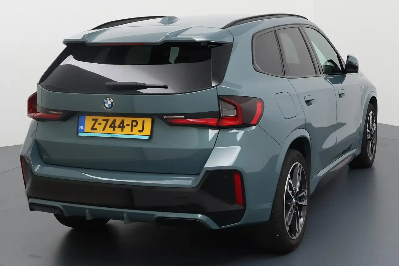 BMW X1 sDrive18i – sportief en verfijnd in opvallende kle, миниатюра 5