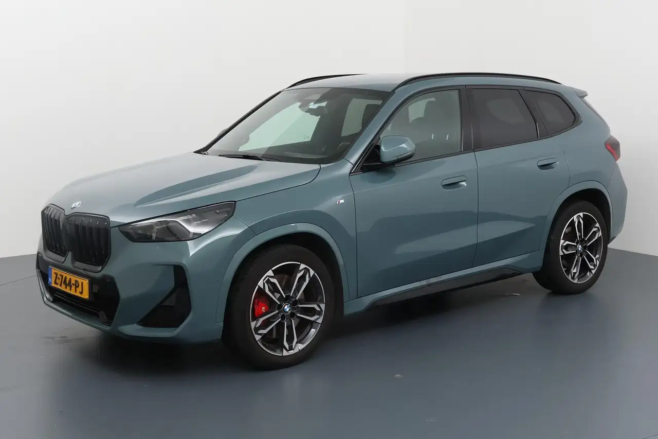 BMW X1 sDrive18i – sportief en verfijnd in opvallende kle, миниатюра 14