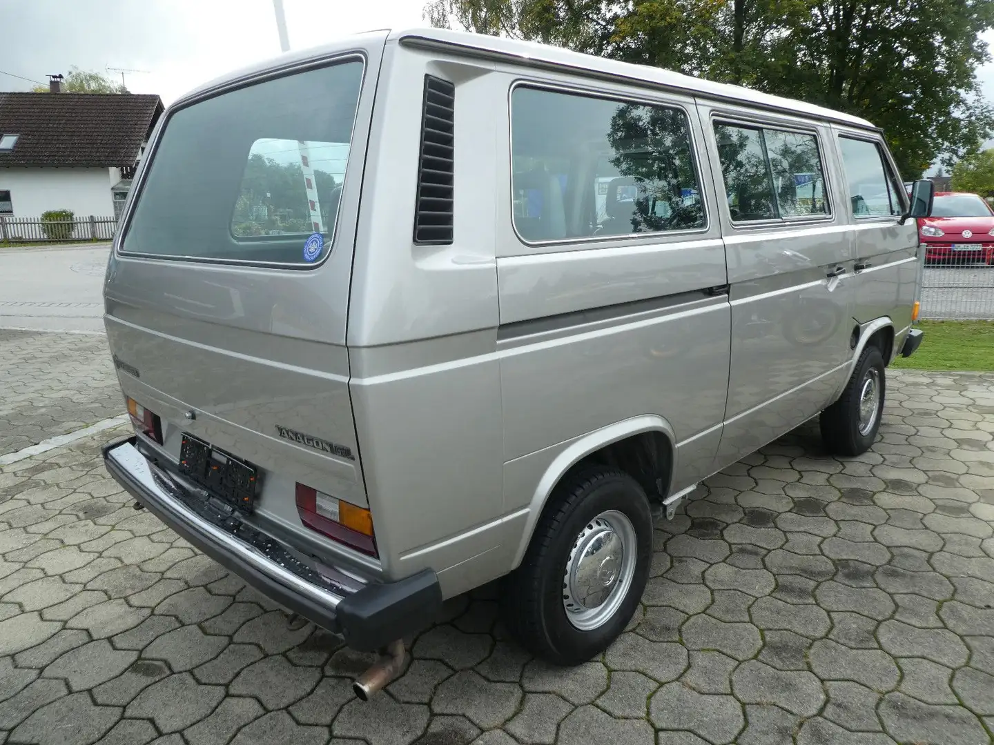 Volkswagen T3 Multivan T3 Vanagon Automatik mit H-Kennzeichen Stříbrná - 2
