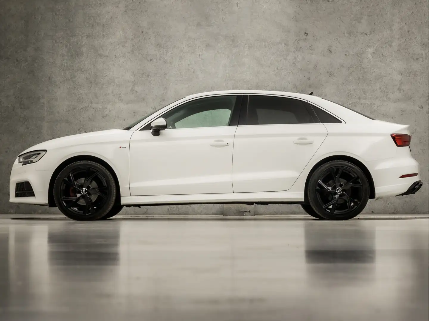Audi A3 Limousine 35 TFSI S-Line Sport 150Pk Automaat (GRO Wit - 2