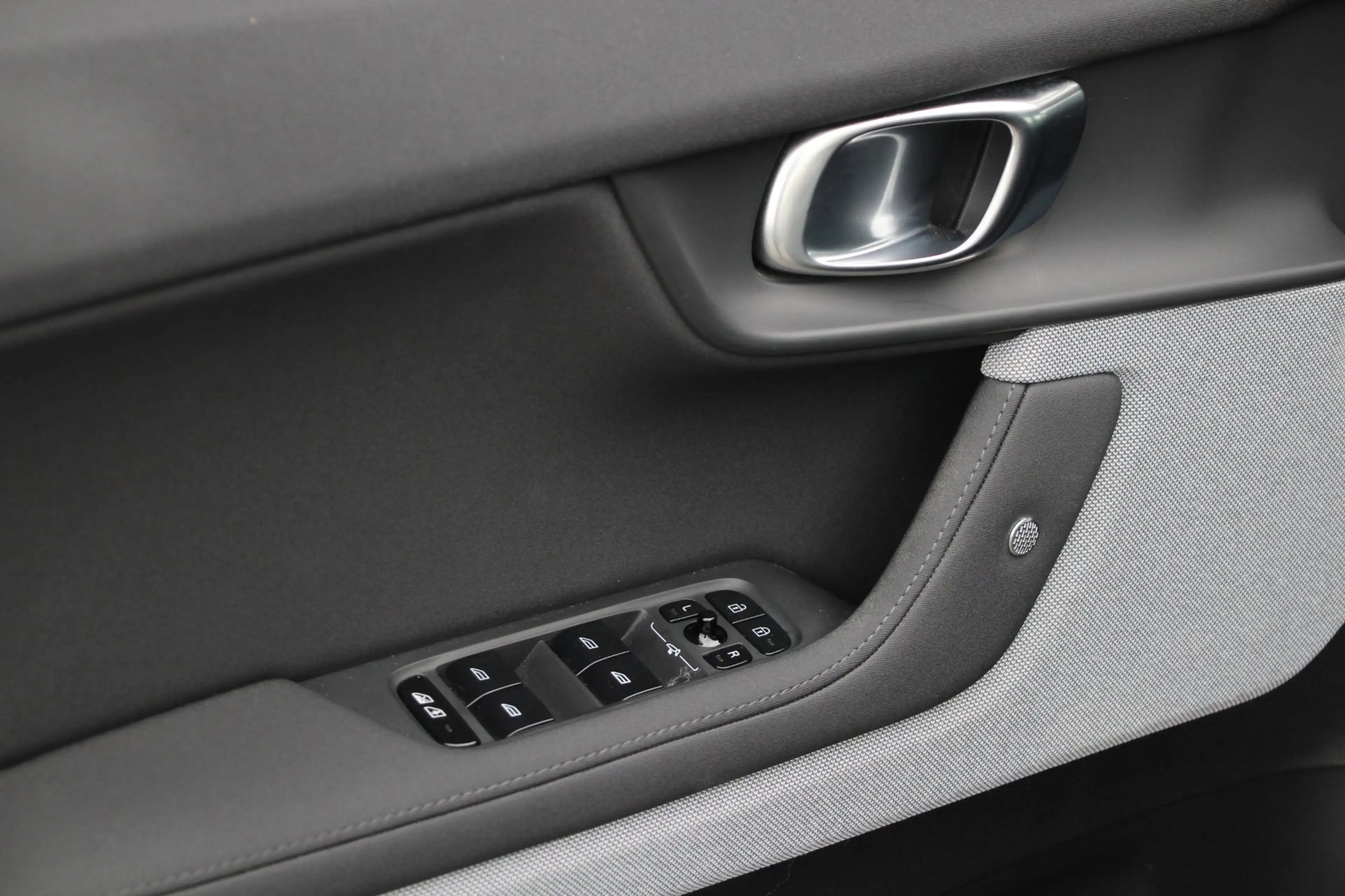 Polestar 2 Long Range Dual Motor Launch Edition 78kWh | SOH 9 — photo 17
