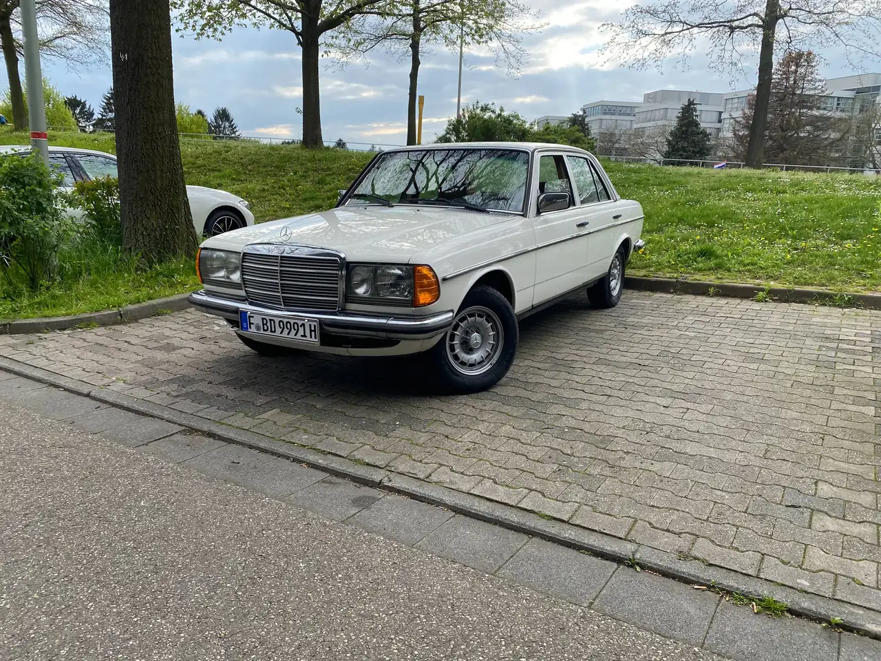 Mercedes-Benz 300 Turbo Diesel, foto 1