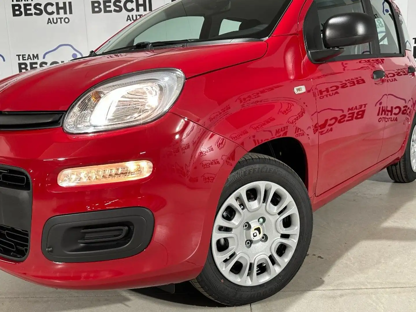 Fiat New Panda 1.0 FireFly 70CV Hybrid 5Posti Roşu - 2